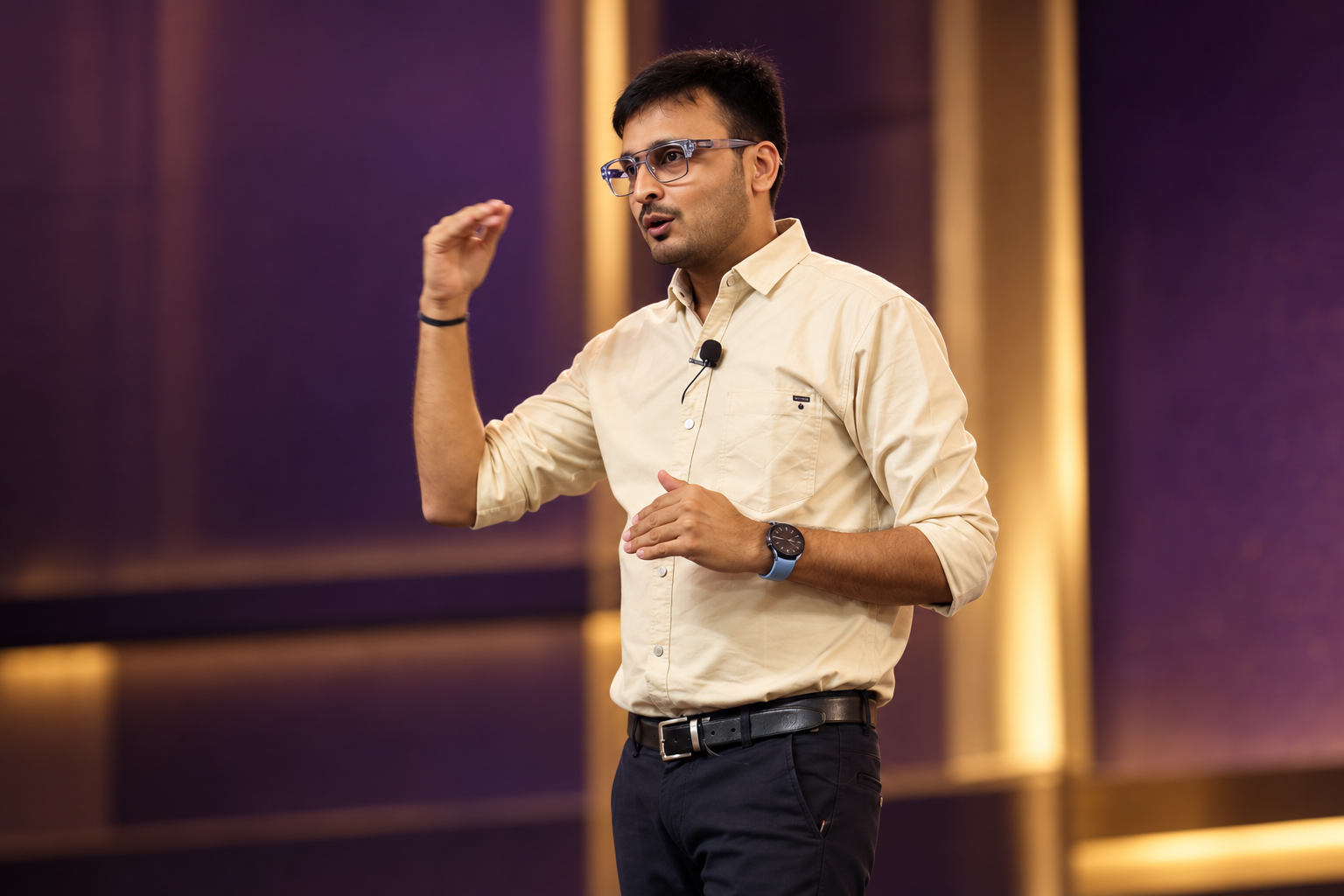 Siddharth Panchal teaching and explaining ideas