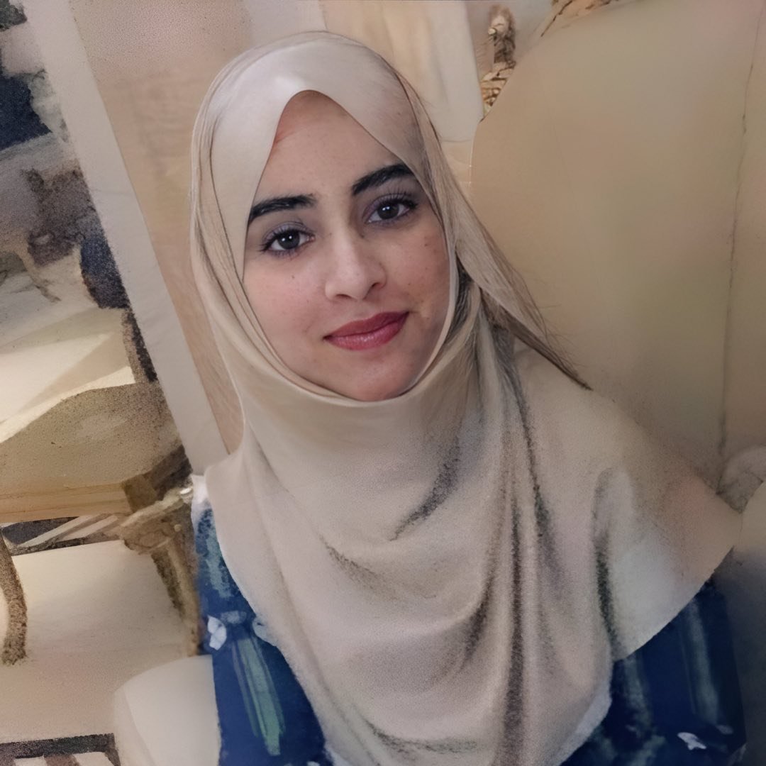 Portrait of Heena Naim, founder of the Identity-Based Interview Mastery System.